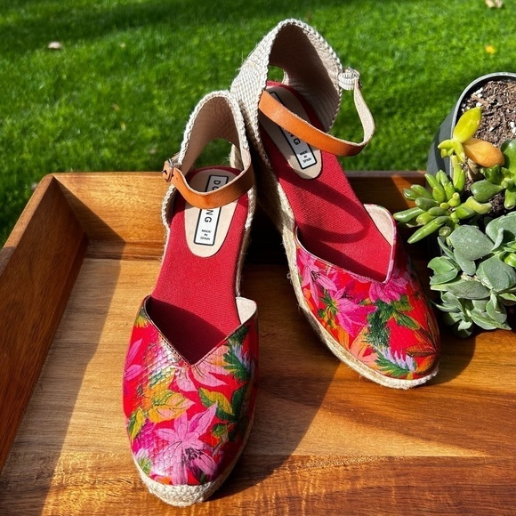 Dorking by Fluchos Red Leather Floral Ankle Strap Espadrilles | Size 39 | 9 NWOT - Picture 1 of 8